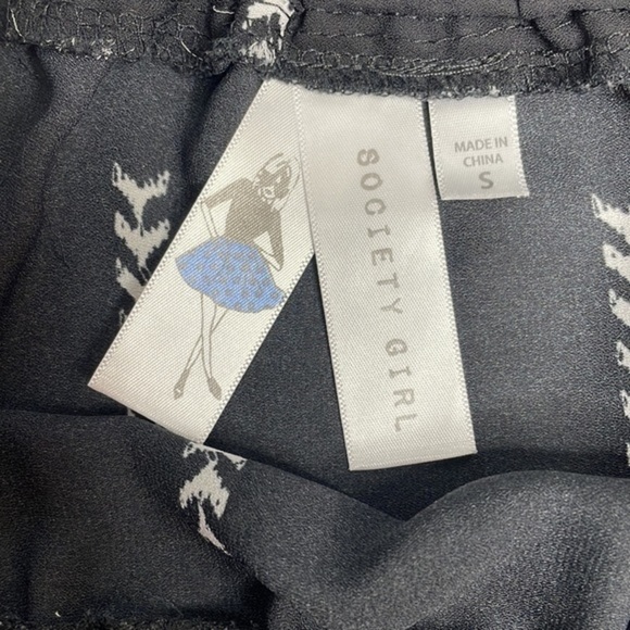 SOCIETY Girl black & white geometric print blouse. Tie details on sleeves. Small - Picture 10 of 12